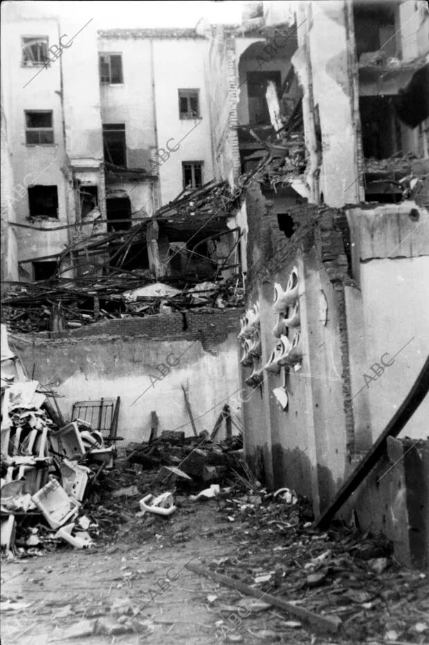 Una casa de la calle de Ferraz, Bombardeada