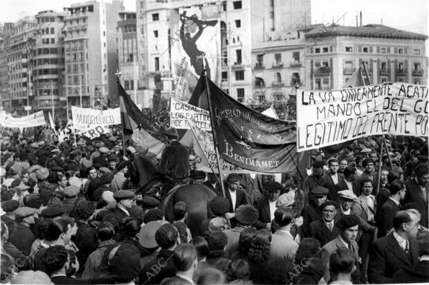 Aspecto de la plaza de Emilio Castelar durante una manifestación de adhesión al...