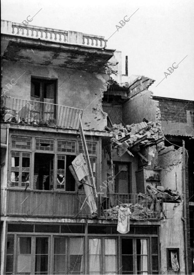 Destrozos en la calle de Lordera