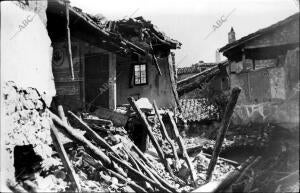 Casas de un pueblo de Guadalajara, después del paso de los Trimotores Alemanes