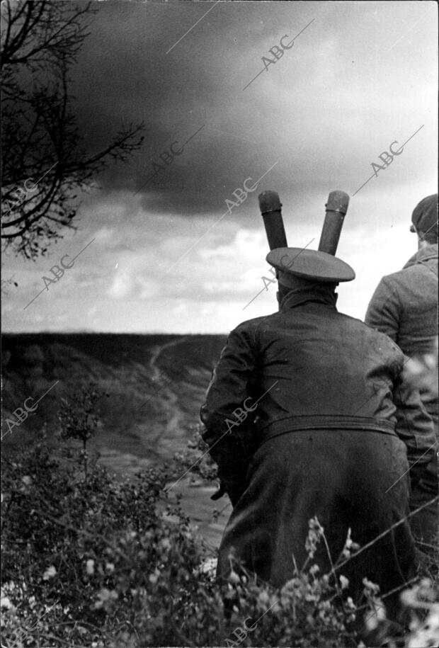 El estado mayor Observando las Posiciones de las Tropas Nacionales, y la...