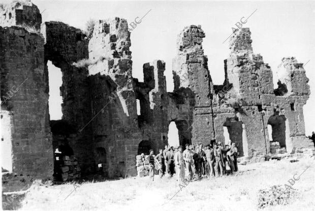 Efectos del bombardeo de la artillería Republicana en el monasterio de monte...