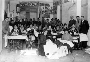 Peleteras Madrileñas Posando en el taller colectivo para la información del...