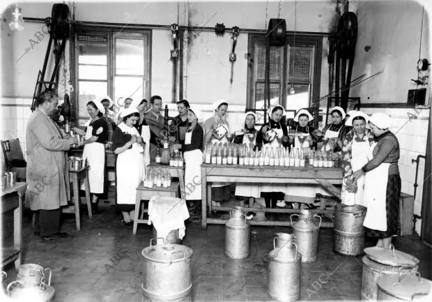 Fabrica Madrileña que Trabajaba en la preparación de Biberones y de Envases de...