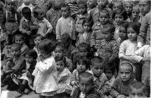 Los Niños que se Encontraban en el interior del santuario durante el asedio del...