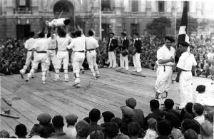 Dia de ayuda A Euskadi en Barcelona, organizado por las J. S. U. una de las...