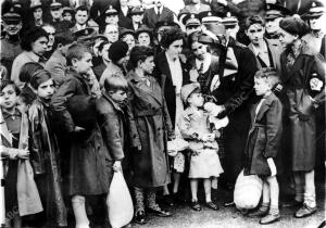 Llegada de doscientos Niños y Niñas Vascos, Procedentes del campamento de...