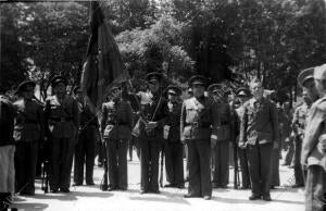 El Abanderado, con la plana Mayor, durante el desfile de las Tropas