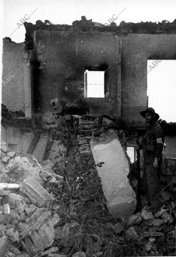Restos De Una De Las Casas De Colmenar Viejo Madrid Bombardeadas Por La Archivo Abc
