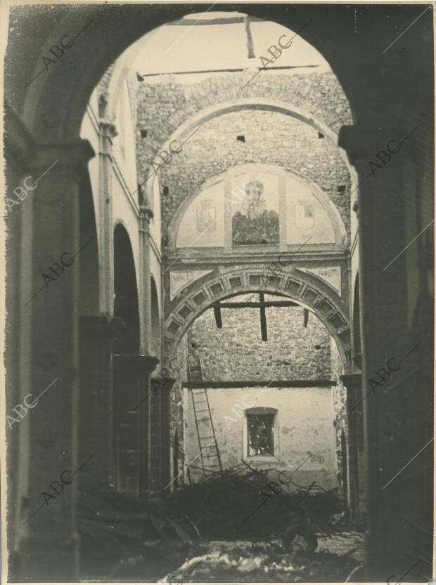 guerra-civil-espa-ola-ruinas-de-la-iglesia-de-las-arriondas-volada-e
