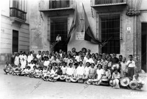 Niños de las Colonias Escolares, Hijos de Milicianos, que Salieron al pueblo de...