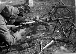 Un nido de Armas Automáticas Haciendo fuego contra los Nacionales