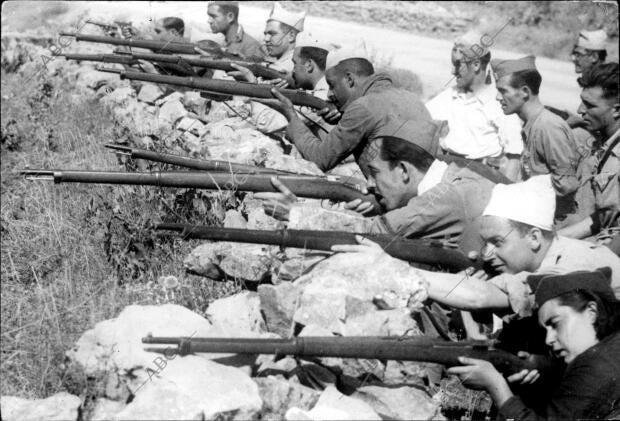 Una de las Avanzadillas Haciendo fuego en Teruel, en el frente de Aragón