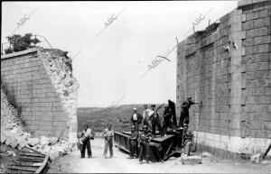 Puente del ferrocarril central de Aragón En "el Rabudo", Destruido por los...