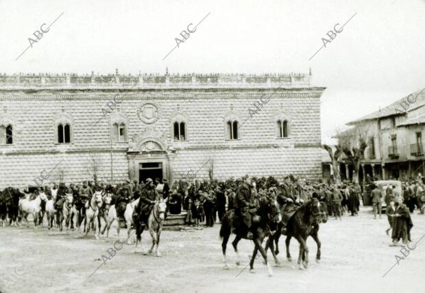 Tropas franquistas, entrando a Cogolludo