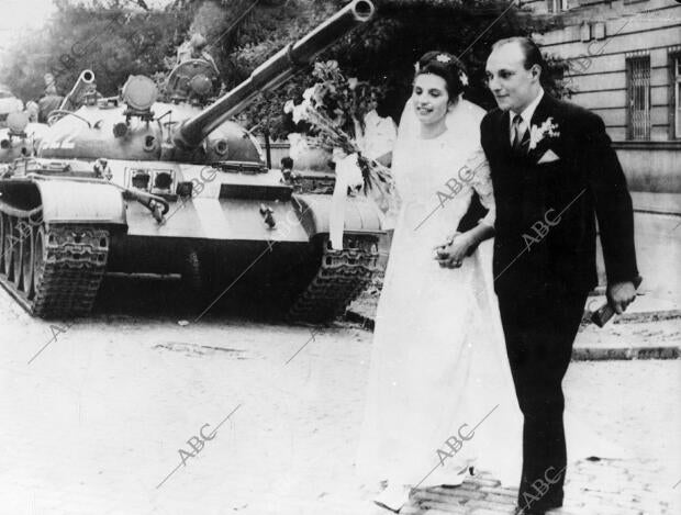 Imagen de una boda en Bratislava durante la Invasion Rusa