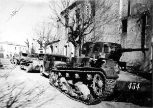 Tanques del Ejército Nacional ocupando Montblanch