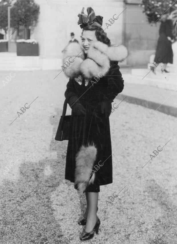 La moda en Longchamp: en la Imagen, abrigo de 1939