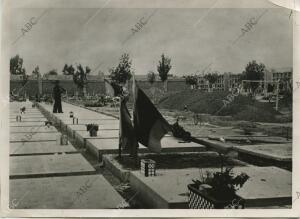 Primitiva tumba de José Antonio Primo de Rivera en el cementerio de Alicante