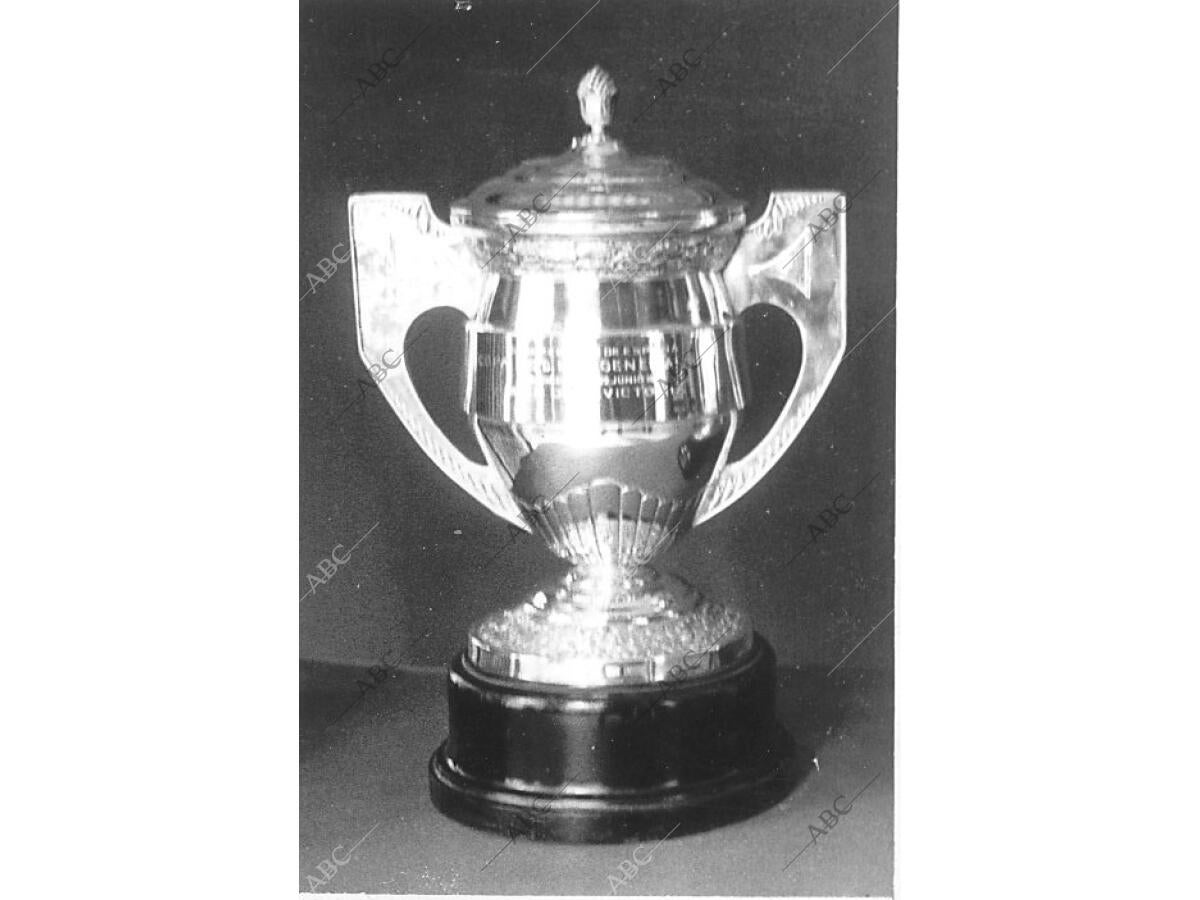 Esta Es la primera copa del Generalísimo, Obtenida al vencer al Racing