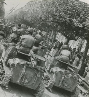 Desfile de tanques con motivo de la victoria de la Guerra Civil Española