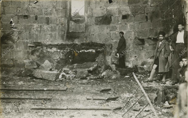 Altar Mayor de la iglesia de El Salvador destrozado tras el paso de la guerra