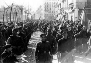 Liberación de Madrid, militares desfilando por las calles de Madrid