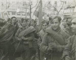 Soldados entrando en Madrid tras la finalización de la Guerra Civil