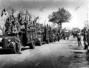 Después del desfile de la Victoria, las tropas regresaron a sus lugares de...