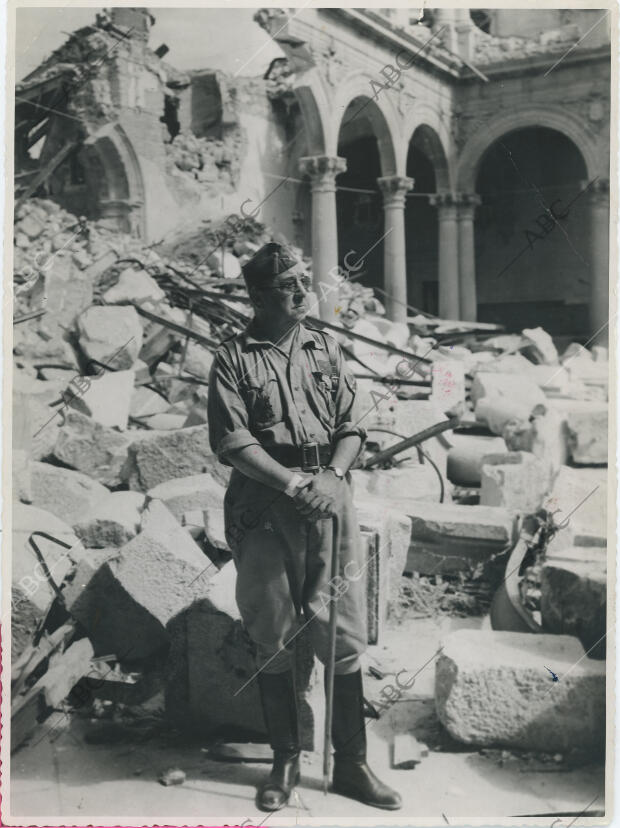 Guerra civil, el teniente general Don José Moscardó Ituarte, conde del alcazar...