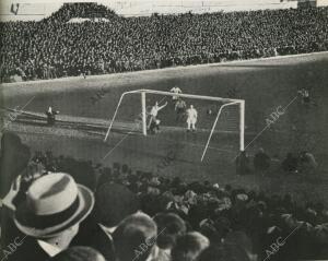 Partido amistoso entre el Real Madrid y el Atlético Aviación de Madrid con...