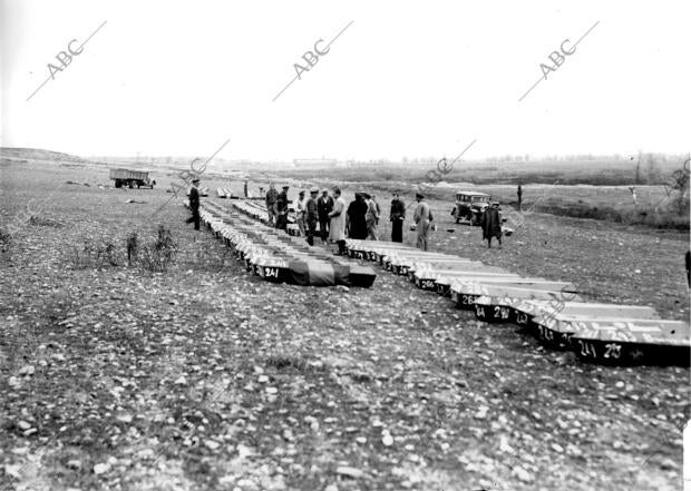 Identificación de Cadáveres de la Guerra Civil, en el cementerio de Mártires de...