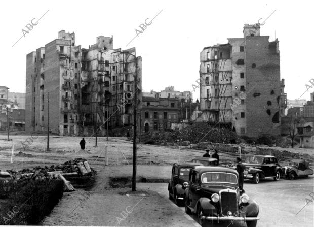Edificios de la plaza de la Moncloa, al terminar la Guerra Civil