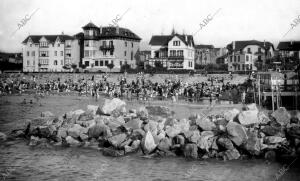 Vista de una de las Playas del pueblo Arenas (Vizcaya)