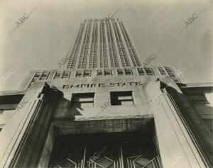 La puerta principal del Empire State en la Quinta Avenida