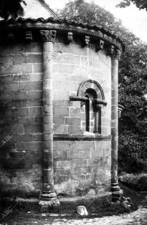 Abside de la iglesia de san Pedro de Villanueva (Asturias)