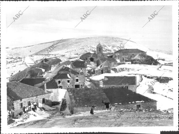 Vista de la localidad de Cebreiro cubierta de nieve