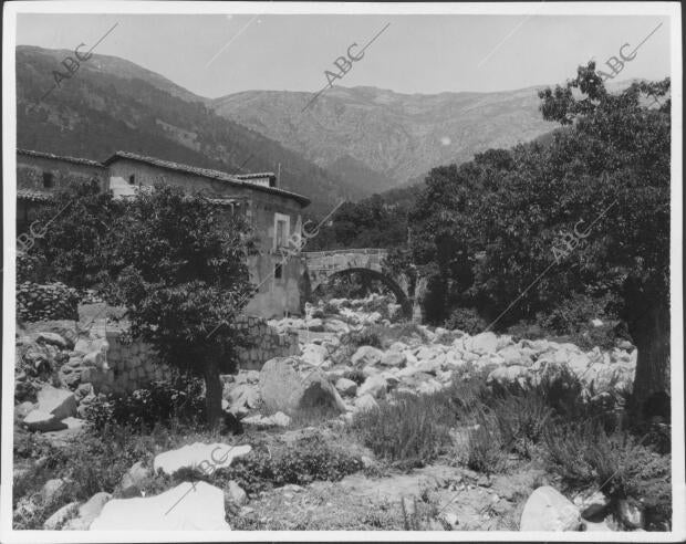 En la imagen la garganta de nuño Cojo, con el puente romano al fondo