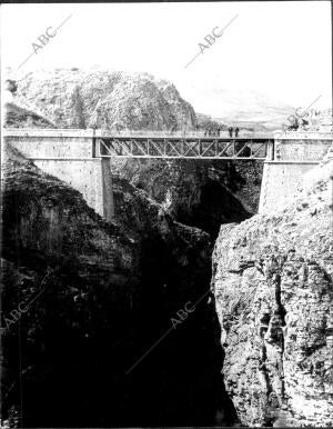 Puente "de las Palomas" sobre la carretera de León A Valladolid