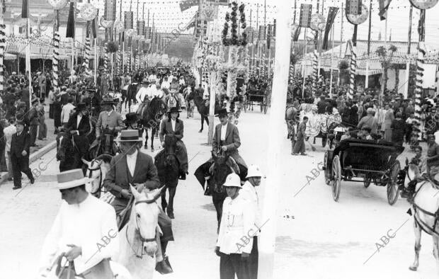 Grupo de Jinetes en la mañana del primer día de Feria (fecha Aprox)