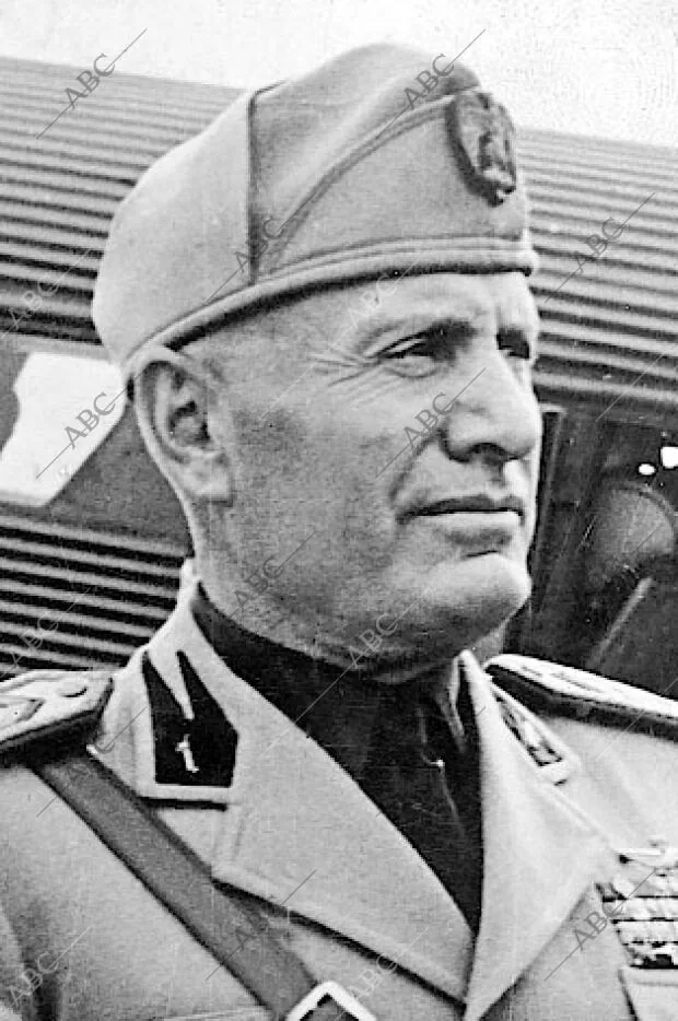 Retrato de Benito Mussolini