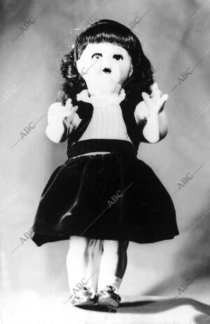 Tras la Guerra Civil, Nace la muñeca mariquita Pérez