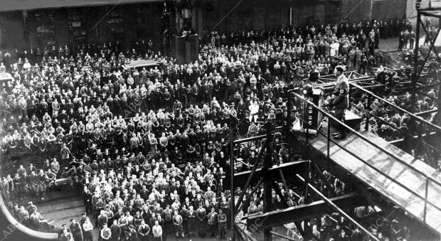 Mitin de Adolf Hitler en los astilleros de Hamburgo