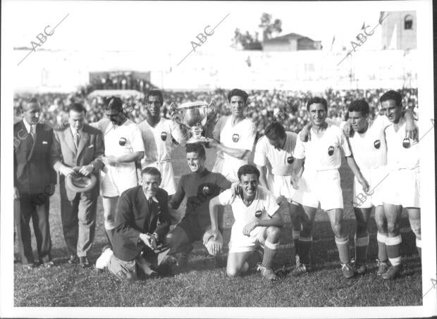 El Valencia, campeón de la copa del generalísimo en 1941, ante el