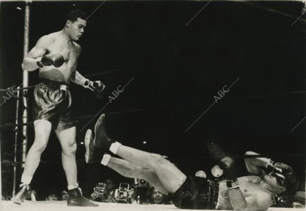 Combate de boxeo entre el campeón del mundo Joe Louis y Lou Nova