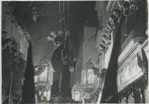 Nuestro Padre Jesús del Gran Poder en procesión a su paso por la calle Sierpes