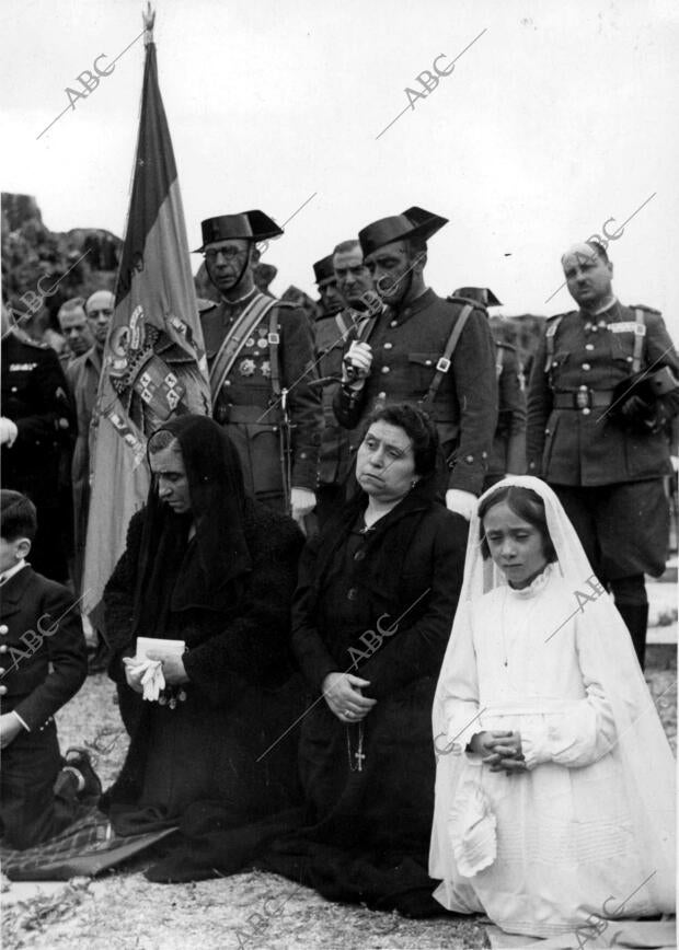 Familiares de las Víctimas del asedio del santuario de santa María de la Cabeza,...