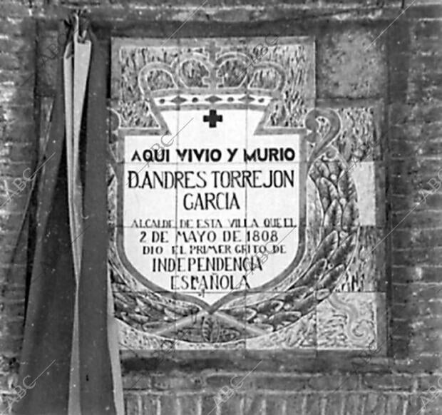 Ayer se celebró en Móstoles el descubrimiento de una lápida en homenaje a don...