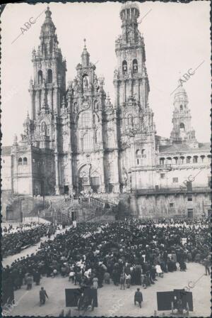 Procesión del Corpus Christi, en la imagen, el momento del alza ante la fachada...