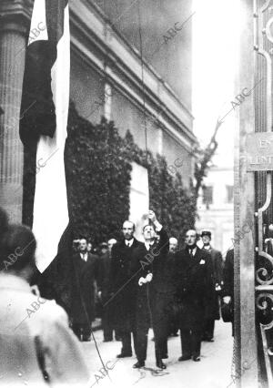 El comandante militar en Francia, general Von Stülpnagel, ha dado el poder al...